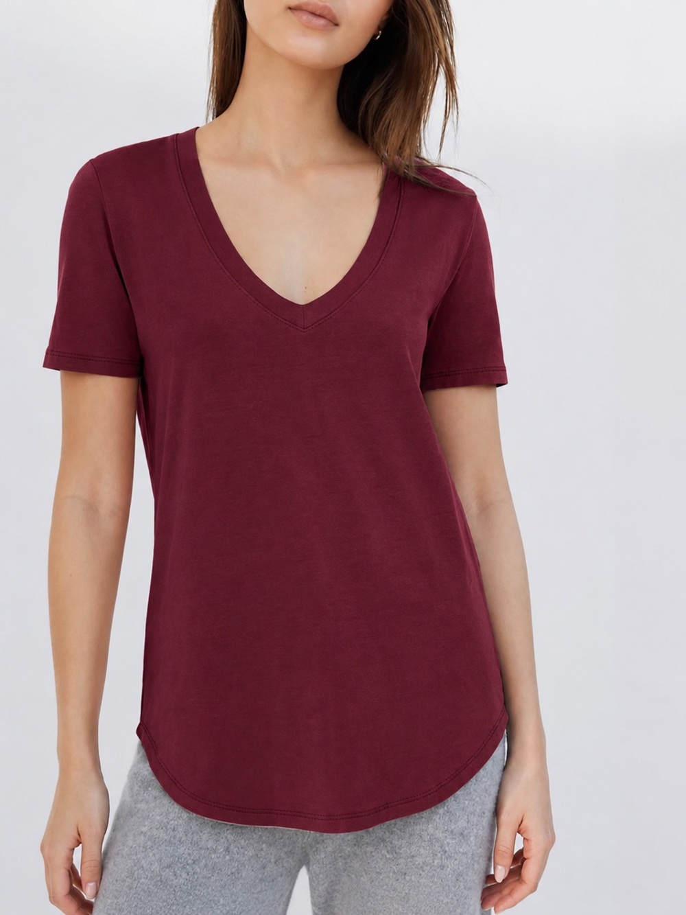 Aritzia The Group by Babaton Foundation V-Neck T-Shirt Burgundy XXS